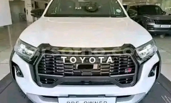 اشتري مستعمل Toyota Hilux White سيارة في Maseru في Maseru