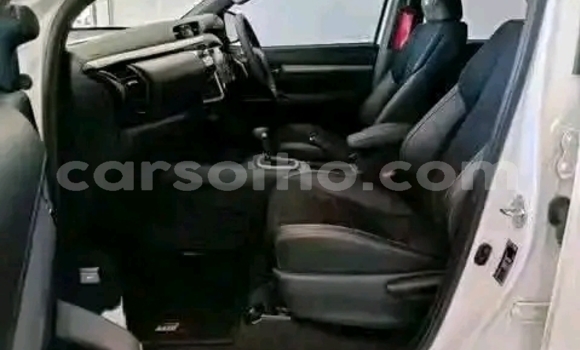 Buy Used Toyota Hilux White Car in Maseru in Maseru Buy Used Toyota Hilux White Car in Maseru in Maseru
