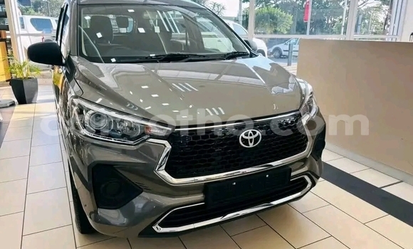 Sayi Na hannu Toyota Raum Silver Mota in Maseru a Maseru