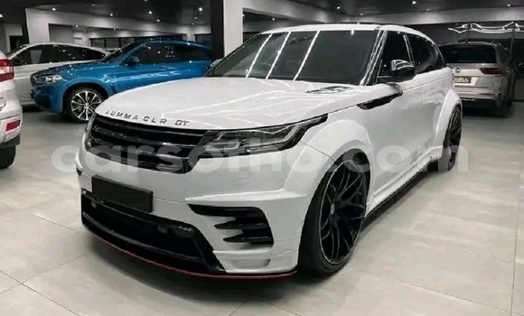 اشتري مستعمل Land Rover Range Rover Vogue White سيارة في Maseru في Maseru