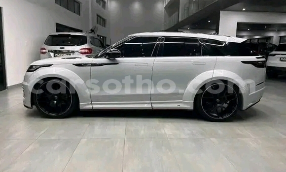 Sayi Na hannu Land Rover Range Rover Vogue White Mota in Maseru a Maseru Sayi Na hannu Land Rover Range Rover Vogue White Mota in Maseru a Maseru