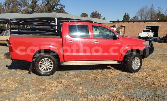اشتري مستعمل Toyota Hilux Red سيارة في Mafeteng في Mafeteng