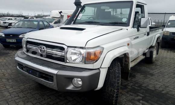 Acheter Occasion Voiture Toyota Hilux Blanc à Maseru, Maseru Acheter Occasion Voiture Toyota Hilux Blanc à Maseru, Maseru