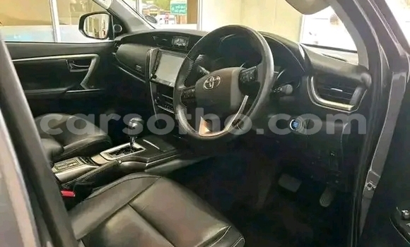 Sayi Na hannu Toyota Hilux Silver Mota in Maseru a Maseru Sayi Na hannu Toyota Hilux Silver Mota in Maseru a Maseru