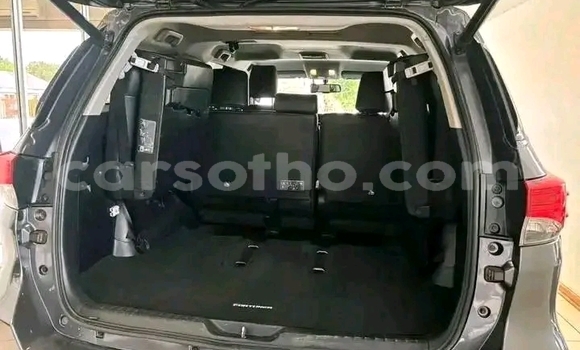 Sayi Na hannu Toyota Hilux Silver Mota in Maseru a Maseru Sayi Na hannu Toyota Hilux Silver Mota in Maseru a Maseru