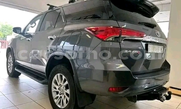 Sayi Na hannu Toyota Hilux Silver Mota in Maseru a Maseru Sayi Na hannu Toyota Hilux Silver Mota in Maseru a Maseru