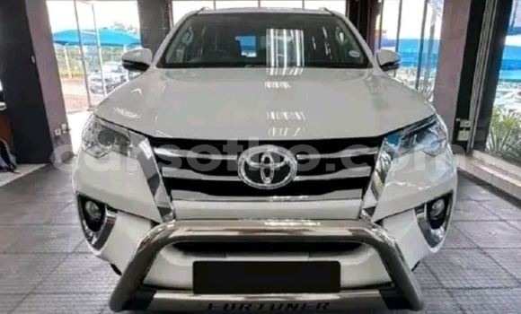 Buy Used Toyota Fortuner White Car in Maseru in Maseru