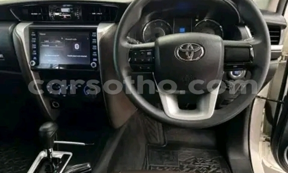 Sayi Na hannu Toyota Fortuner White Mota in Maseru a Maseru Sayi Na hannu Toyota Fortuner White Mota in Maseru a Maseru
