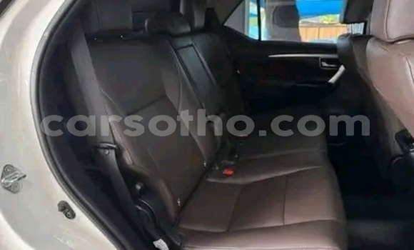 Sayi Na hannu Toyota Fortuner White Mota in Maseru a Maseru Sayi Na hannu Toyota Fortuner White Mota in Maseru a Maseru