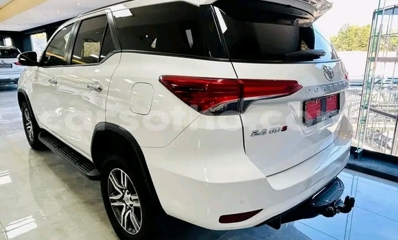 Buy Used Toyota Fortuner White Car in Maseru in Maseru Buy Used Toyota Fortuner White Car in Maseru in Maseru