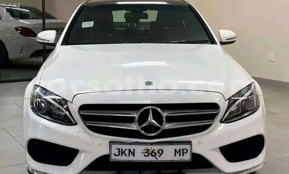 اشتري مستعمل Mercedes-Benz C–Class White سيارة في Maseru في Maseru