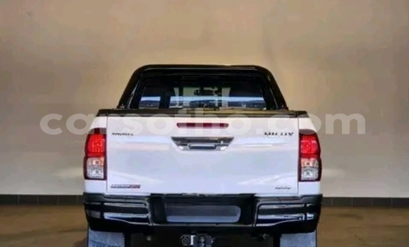 Buy Used Toyota Hilux White Car in Maseru in Maseru Buy Used Toyota Hilux White Car in Maseru in Maseru