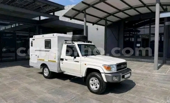 Buy Used Toyota Land Cruiser White Car in Maseru in Maseru Buy Used Toyota Land Cruiser White Car in Maseru in Maseru