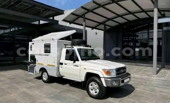 Buy Used Toyota Land Cruiser White Car in Maseru in Maseru Buy Used Toyota Land Cruiser White Car in Maseru in Maseru
