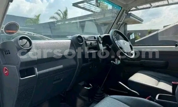 Buy Used Toyota Land Cruiser White Car in Maseru in Maseru Buy Used Toyota Land Cruiser White Car in Maseru in Maseru