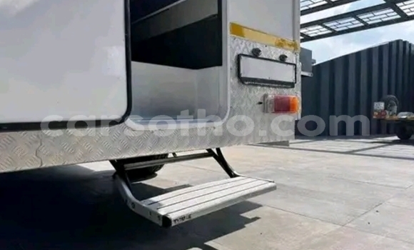 Buy Used Toyota Land Cruiser White Car in Maseru in Maseru Buy Used Toyota Land Cruiser White Car in Maseru in Maseru