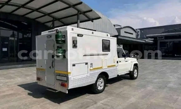 Buy Used Toyota Land Cruiser White Car in Maseru in Maseru Buy Used Toyota Land Cruiser White Car in Maseru in Maseru