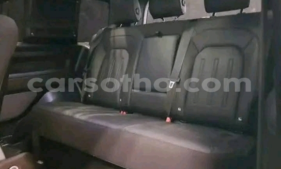 Buy Used Land Rover Defender Silver Car in Maseru in Maseru Buy Used Land Rover Defender Silver Car in Maseru in Maseru