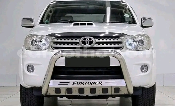 Sayi Na hannu Toyota Fortuner White Mota in Maseru a Maseru