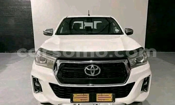 Sayi Na hannu Toyota Hilux White Mota in Maseru a Maseru Sayi Na hannu Toyota Hilux White Mota in Maseru a Maseru