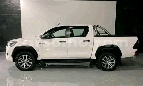 اشتري مستعمل Toyota Hilux White سيارة في Maseru في Maseru اشتري مستعمل Toyota Hilux White سيارة في Maseru في Maseru