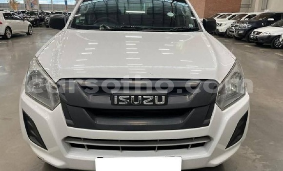 Buy Used Isuzu D–MAX White Car in Peka in Leribe Buy Used Isuzu D–MAX White Car in Peka in Leribe