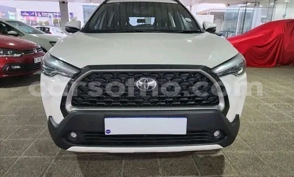 Sayi Na hannu Toyota Corolla Cross White Mota in Maseru a Maseru Sayi Na hannu Toyota Corolla Cross White Mota in Maseru a Maseru