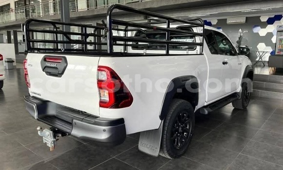 Buy Used Toyota Hilux White Car in Maseru in Maseru Buy Used Toyota Hilux White Car in Maseru in Maseru