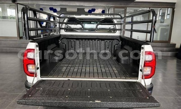 Buy Used Toyota Hilux White Car in Maseru in Maseru Buy Used Toyota Hilux White Car in Maseru in Maseru