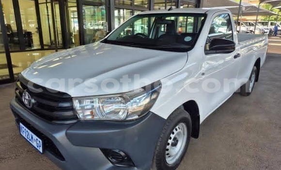 Sayi Na hannu Toyota Hilux White Mota in Mafeteng a Mafeteng Sayi Na hannu Toyota Hilux White Mota in Mafeteng a Mafeteng