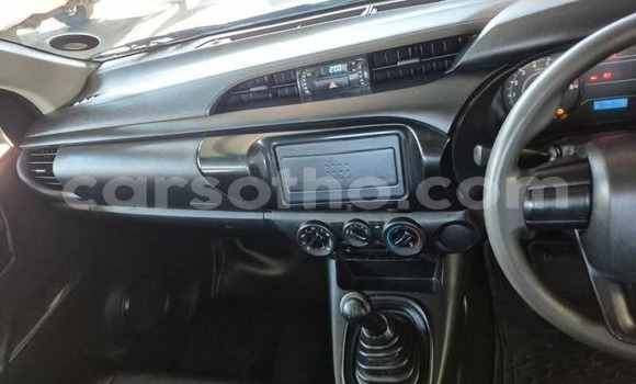 Buy Used Toyota Hilux White Car in Mafeteng in Mafeteng Buy Used Toyota Hilux White Car in Mafeteng in Mafeteng