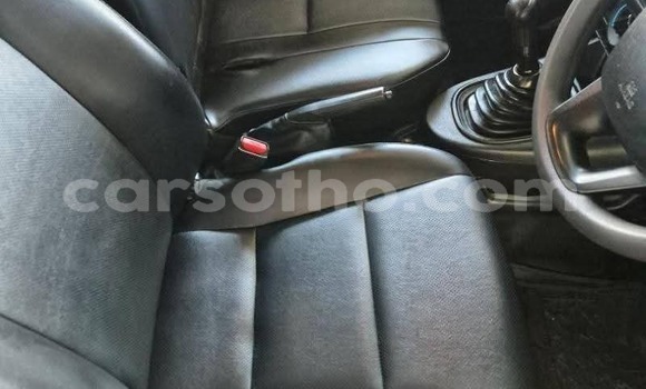 Buy Used Toyota Hilux White Car in Mafeteng in Mafeteng Buy Used Toyota Hilux White Car in Mafeteng in Mafeteng