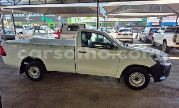 Buy Used Toyota Hilux White Car in Mafeteng in Mafeteng Buy Used Toyota Hilux White Car in Mafeteng in Mafeteng