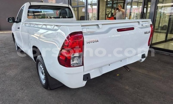 Buy Used Toyota Hilux White Car in Mafeteng in Mafeteng Buy Used Toyota Hilux White Car in Mafeteng in Mafeteng