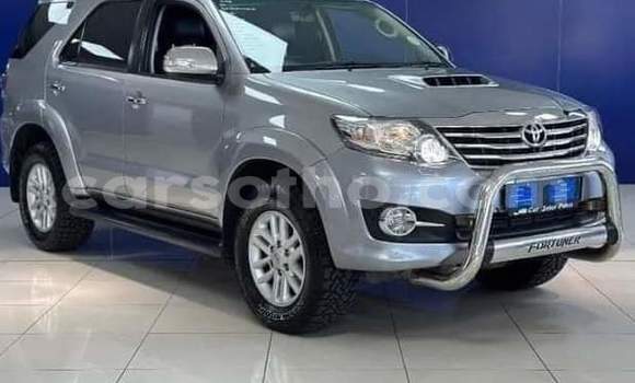 اشتري مستعمل Toyota Fortuner Silver سيارة في Maseru في Maseru