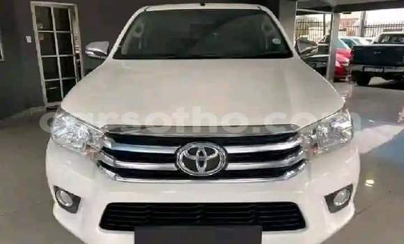 Sayi Na hannu Toyota Hilux White Mota in Maseru a Maseru Sayi Na hannu Toyota Hilux White Mota in Maseru a Maseru