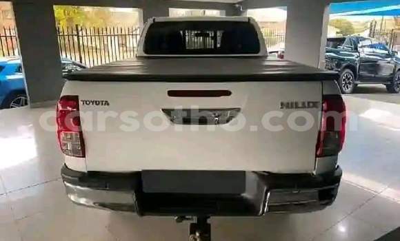 Sayi Na hannu Toyota Hilux White Mota in Maseru a Maseru Sayi Na hannu Toyota Hilux White Mota in Maseru a Maseru