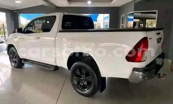 Sayi Na hannu Toyota Hilux White Mota in Maseru a Maseru Sayi Na hannu Toyota Hilux White Mota in Maseru a Maseru