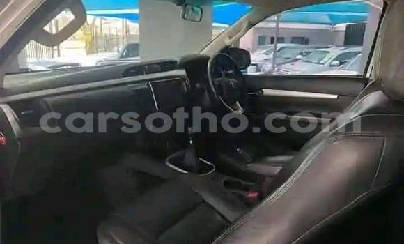 Sayi Na hannu Toyota Hilux White Mota in Maseru a Maseru Sayi Na hannu Toyota Hilux White Mota in Maseru a Maseru