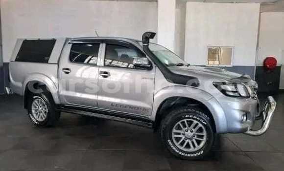 Sayi Na hannu Toyota Hilux Silver Mota in Maseru a Maseru