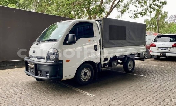 Buy Used Kia K9 White Car in Maseru in Maseru Buy Used Kia K9 White Car in Maseru in Maseru