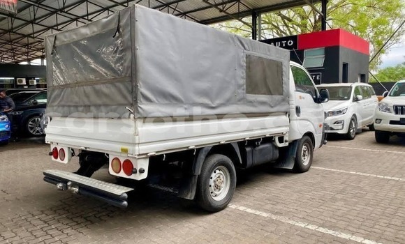 Buy Used Kia K9 White Car in Maseru in Maseru Buy Used Kia K9 White Car in Maseru in Maseru