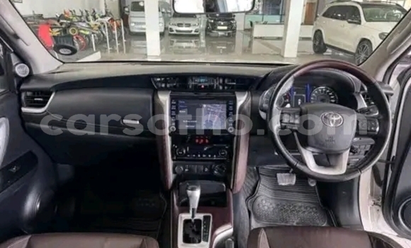 Buy Used Toyota Fortuner White Car in Maseru in Maseru Buy Used Toyota Fortuner White Car in Maseru in Maseru