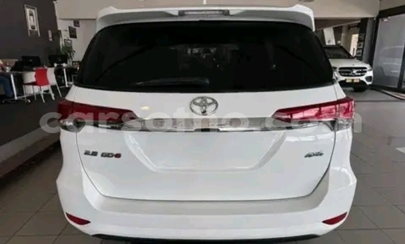 Buy Used Toyota Fortuner White Car in Maseru in Maseru Buy Used Toyota Fortuner White Car in Maseru in Maseru