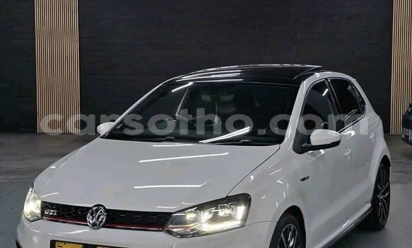 اشتري مستعمل Volkswagen Golf GTI White سيارة في Roma في Maseru