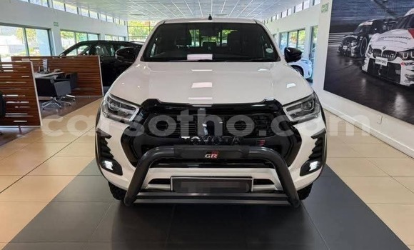 Buy Used Toyota Hilux White Car in Maseru in Maseru Buy Used Toyota Hilux White Car in Maseru in Maseru