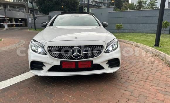 اشتري مستعمل Mercedes-Benz C–Class White سيارة في Maseru في Maseru