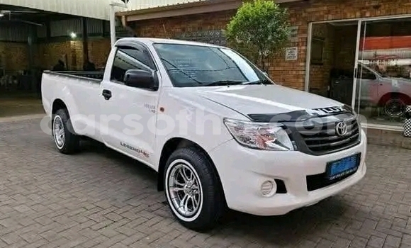 Buy Used Toyota Hilux White Car in Maseru in Maseru