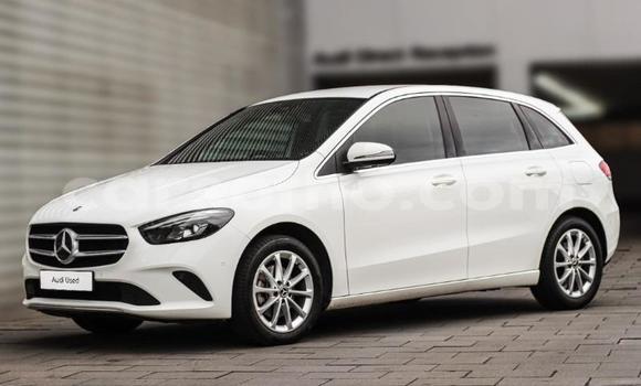 اشتري مستعمل Mercedes-Benz B-klasse White سيارة في Maseru في Maseru