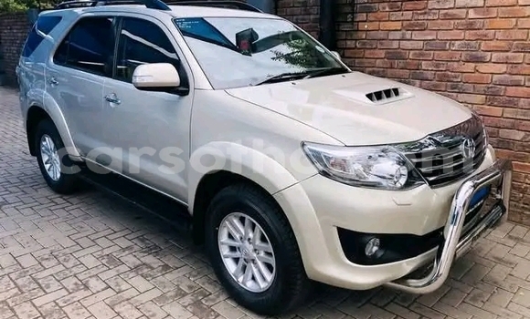 Buy Used Toyota Hilux Silver Car in Maseru in Maseru